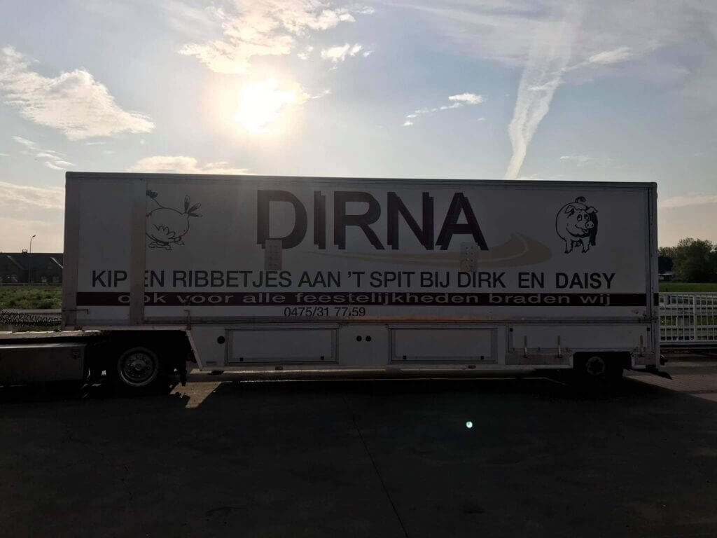 Dirna Kip Aan Het Spit